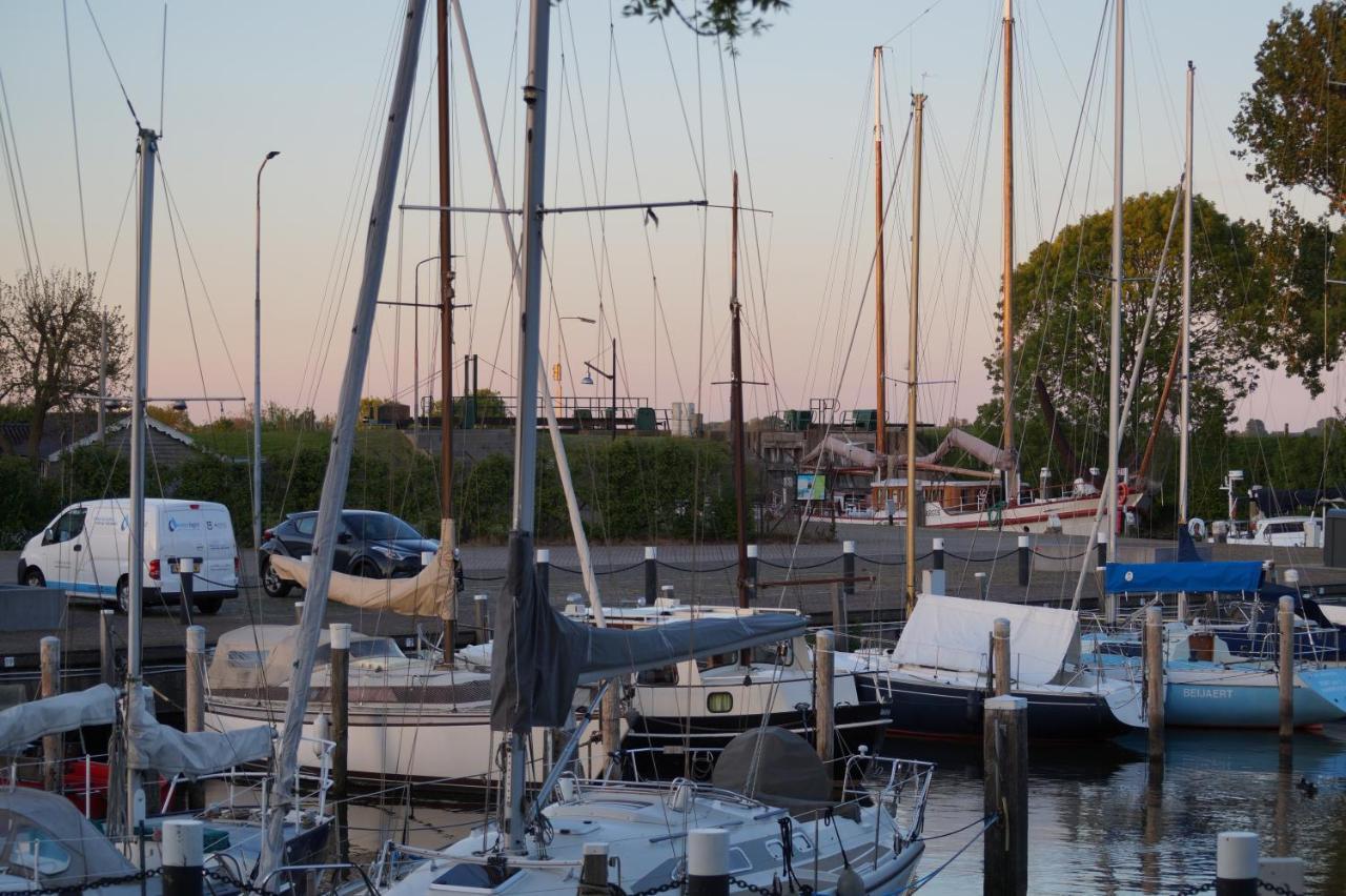 B&B Logeren Bij De Burgemeester Stad aan 't Haringvliet Exteriér fotografie